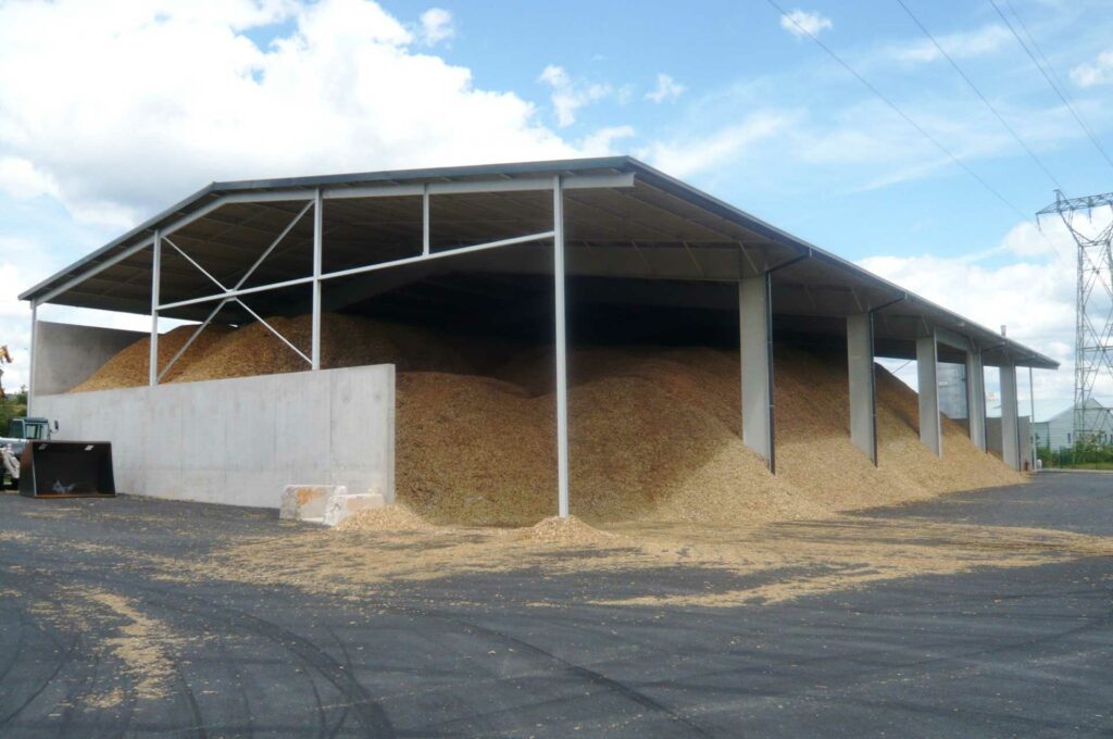 Bois énergie hangar bioénergie - SDEE Lozère