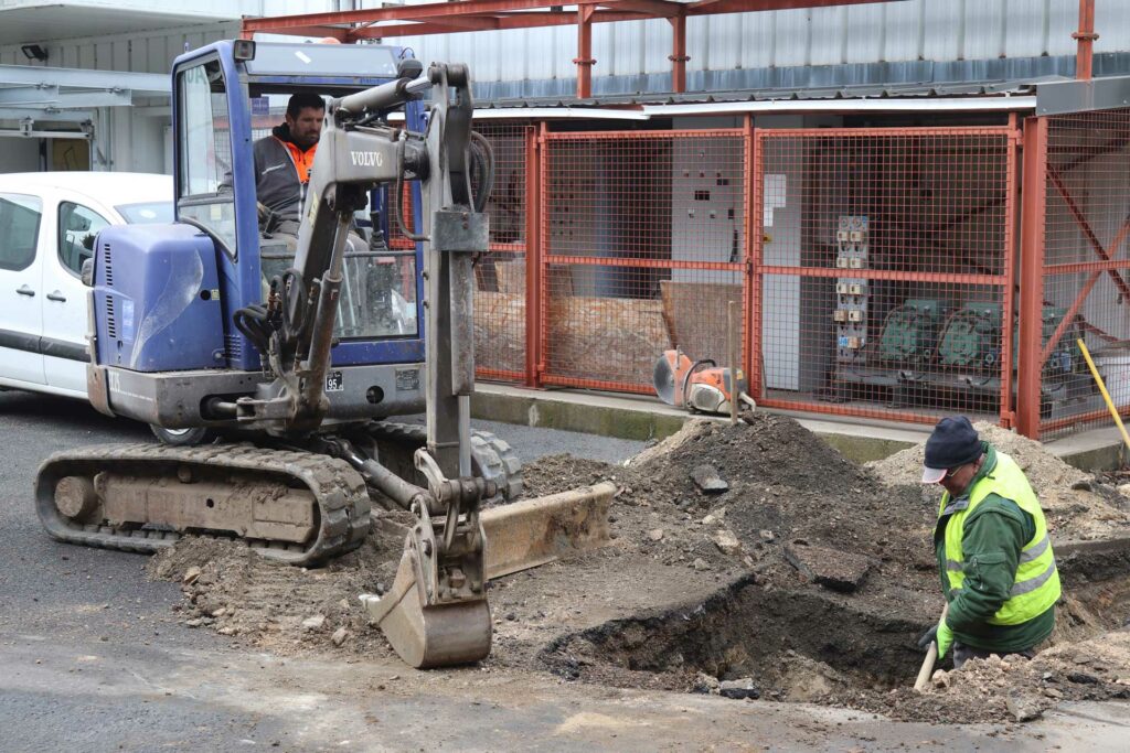 Réparation d'une fuite à Peyre en Aubrac - SDEE Lozère